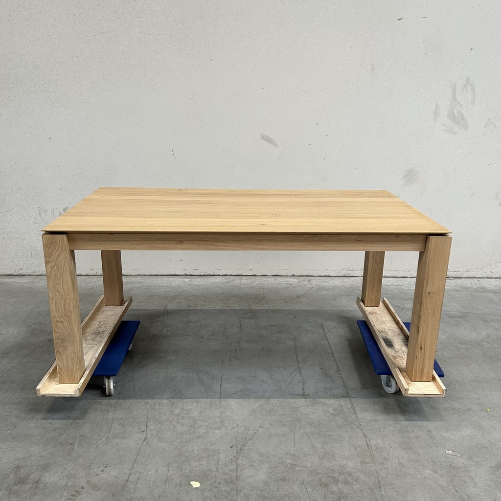 Slice extendable dining table