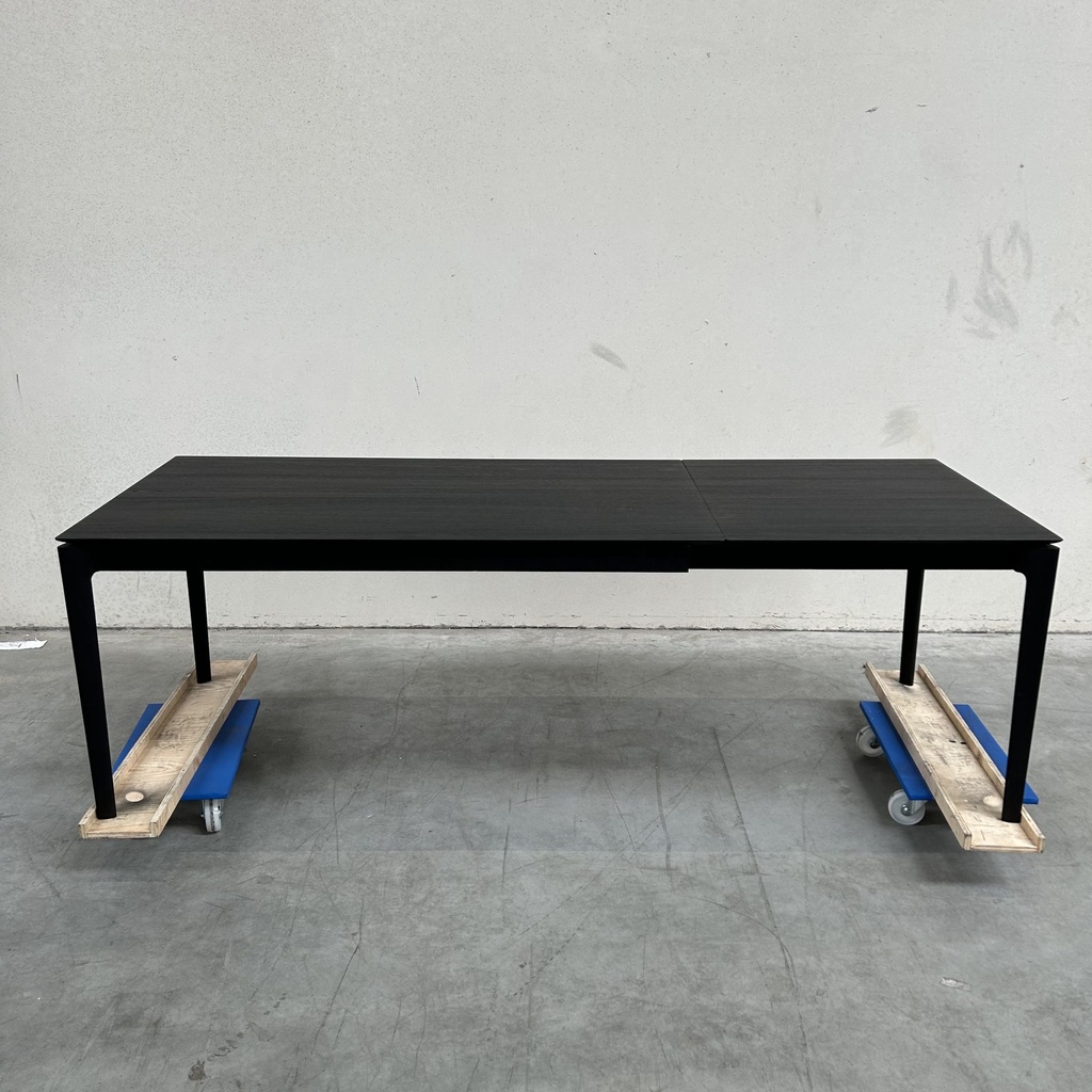 Bok extendable dining table