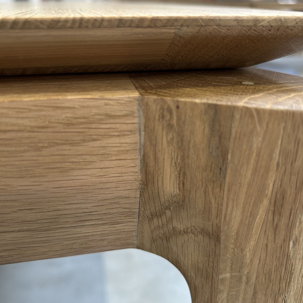 Bok extendable dining table