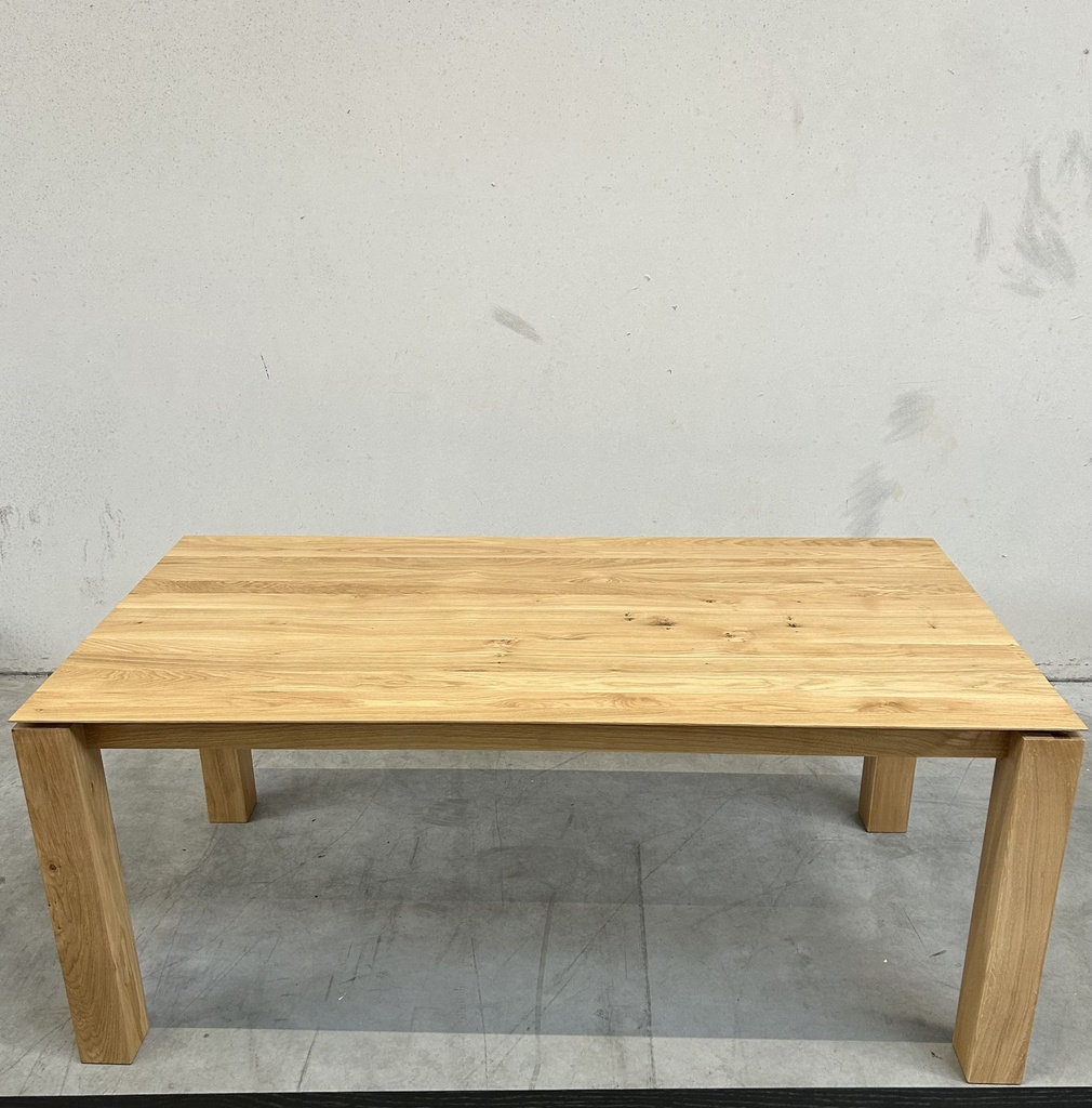Slice dining table