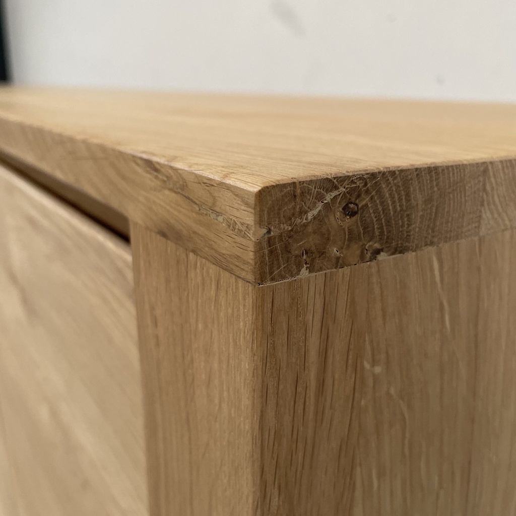 Shadow sideboard