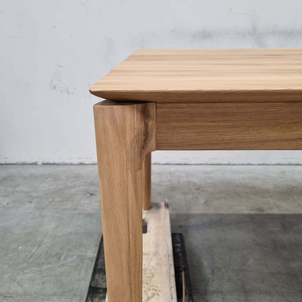 Bok extendable dining table