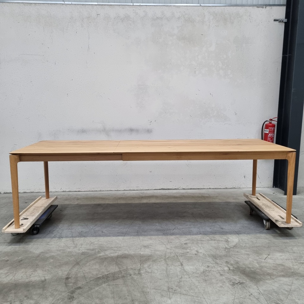 Bok extendable dining table