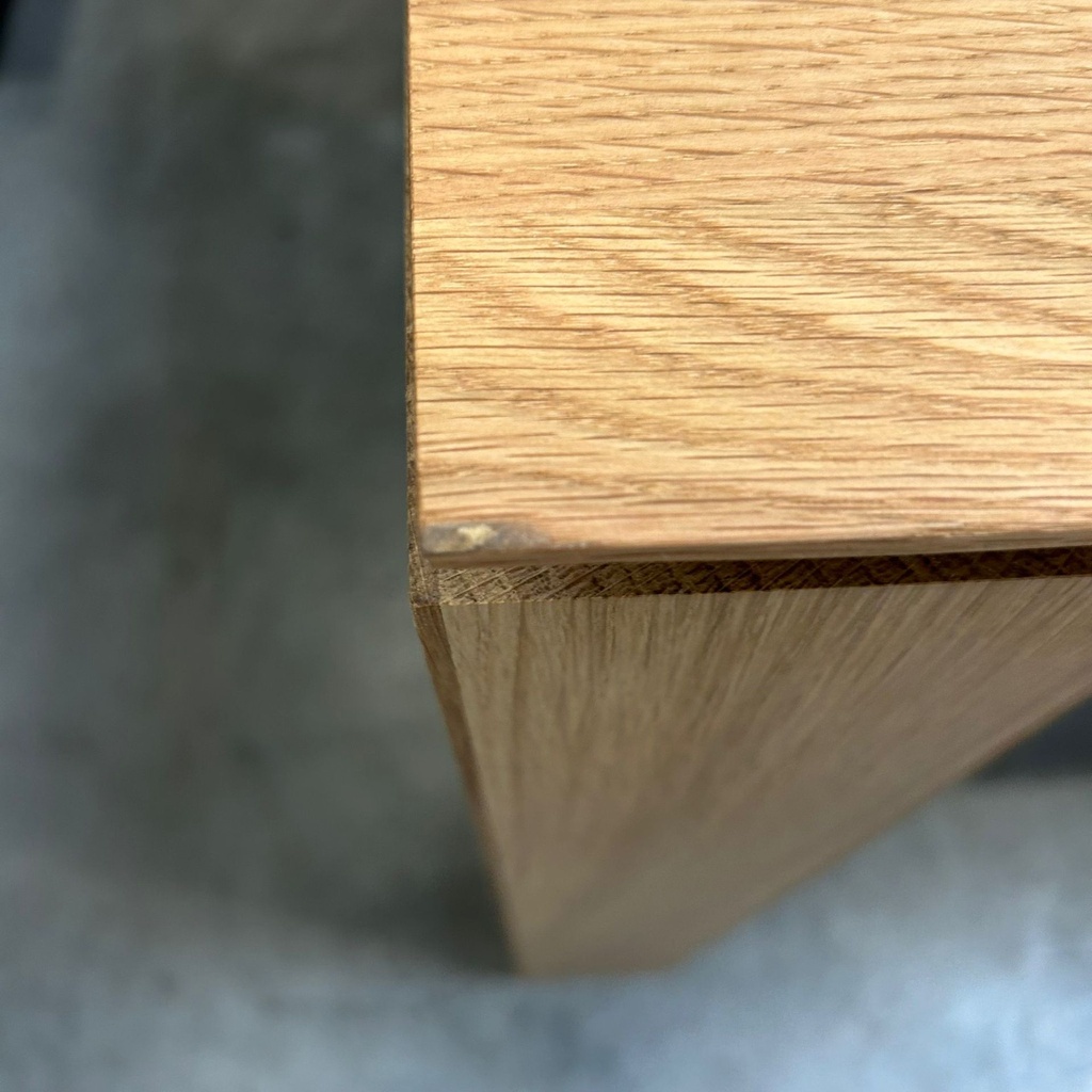 Slice dining table