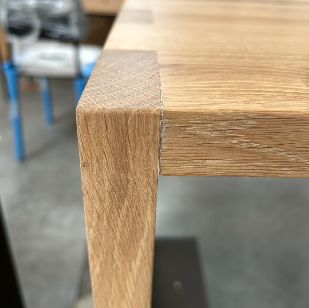 U desk