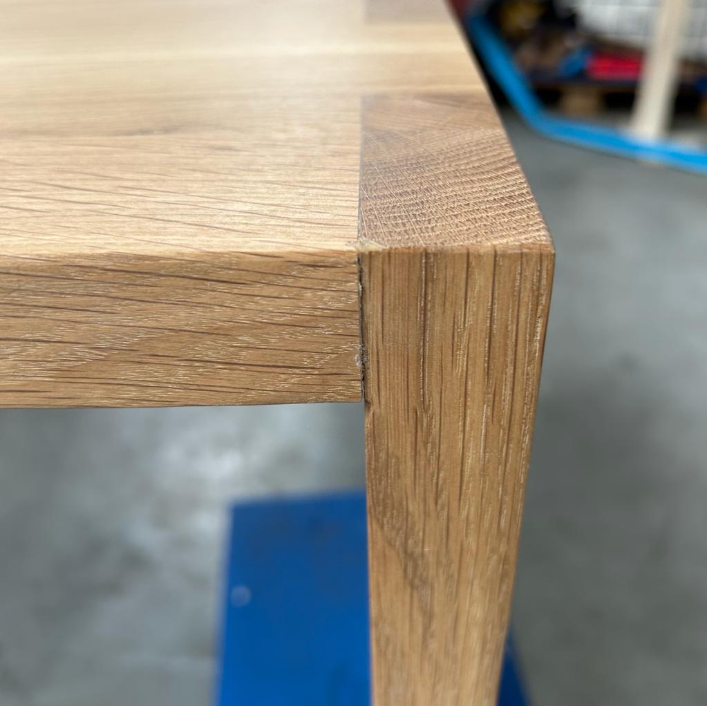 U desk