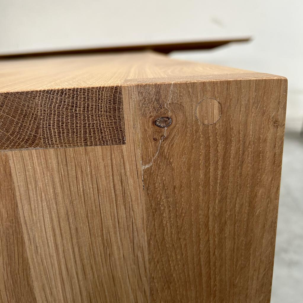 U desk