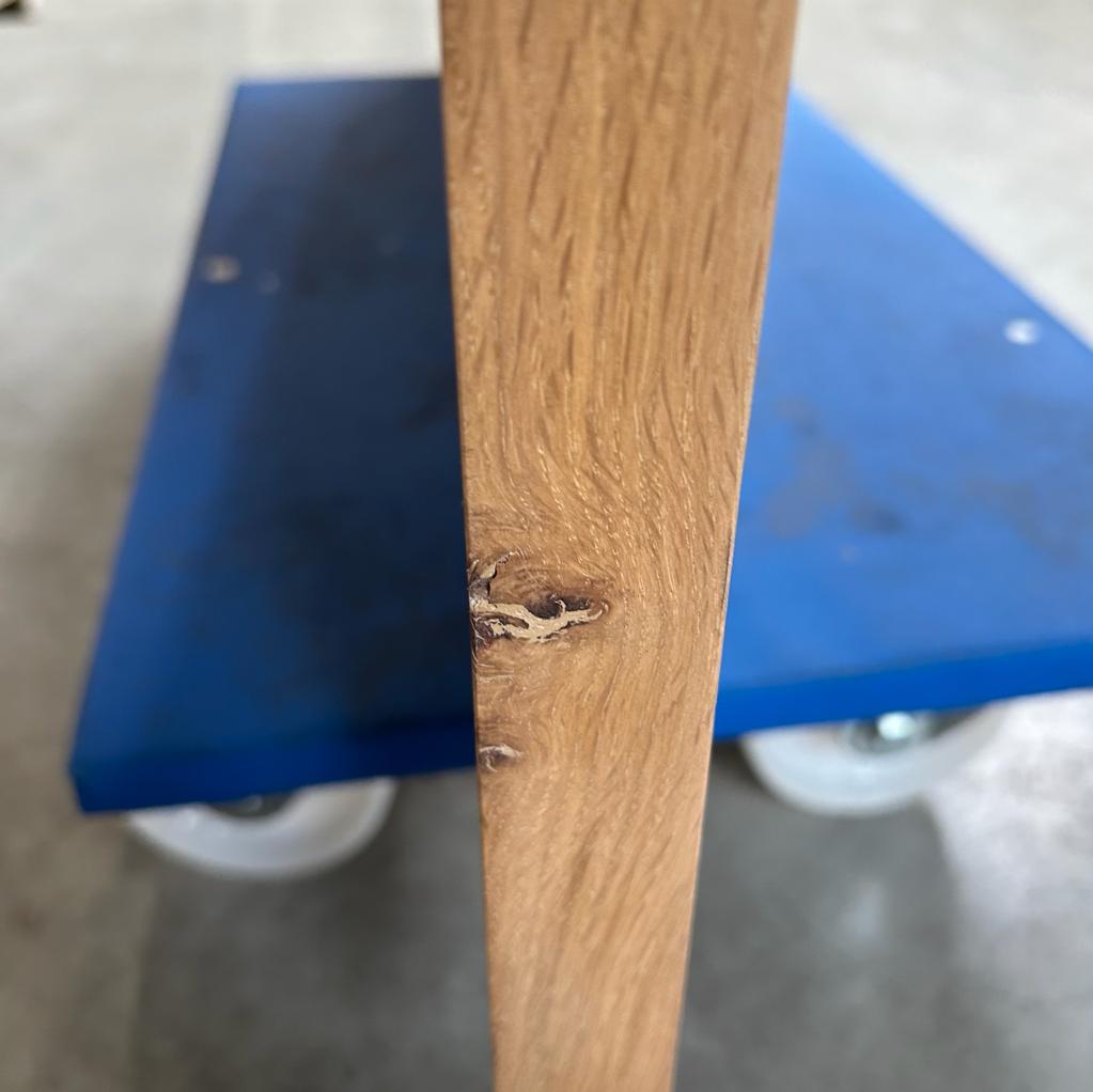 U desk