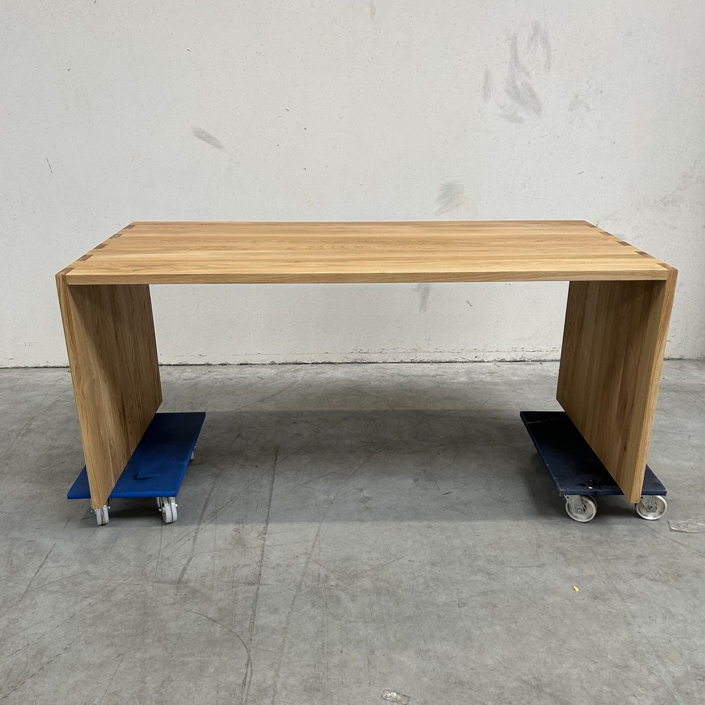 U desk