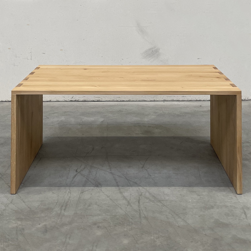 U desk