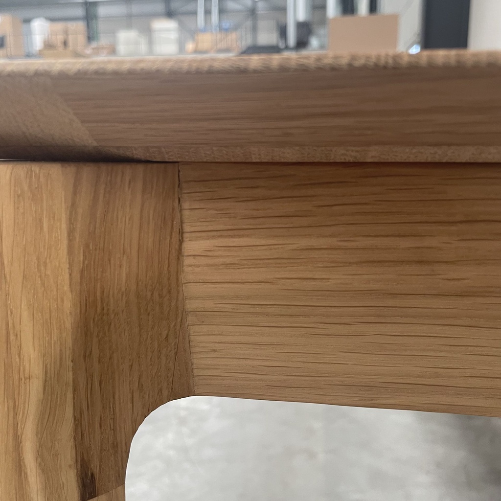 Bok extendable dining table