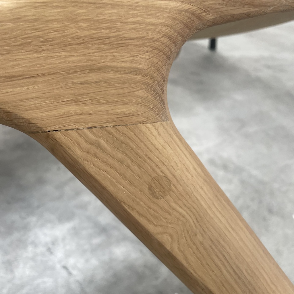 Eye dining chair