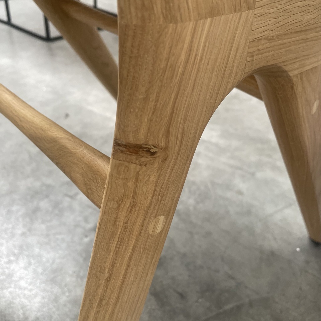 Eye dining chair