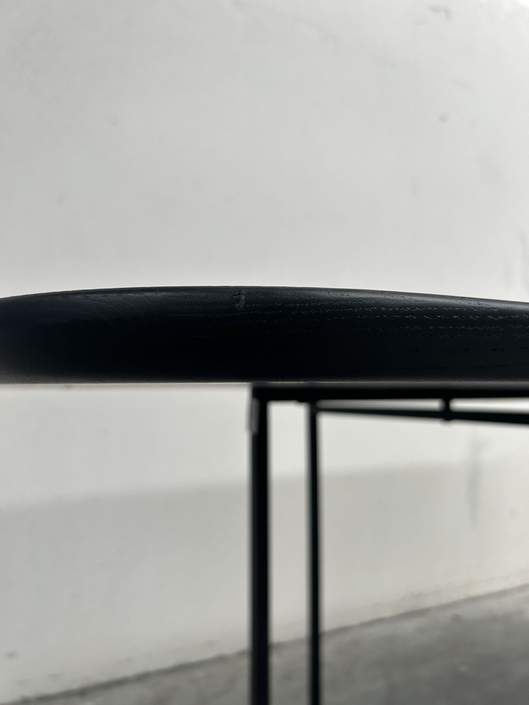 Arc dining table