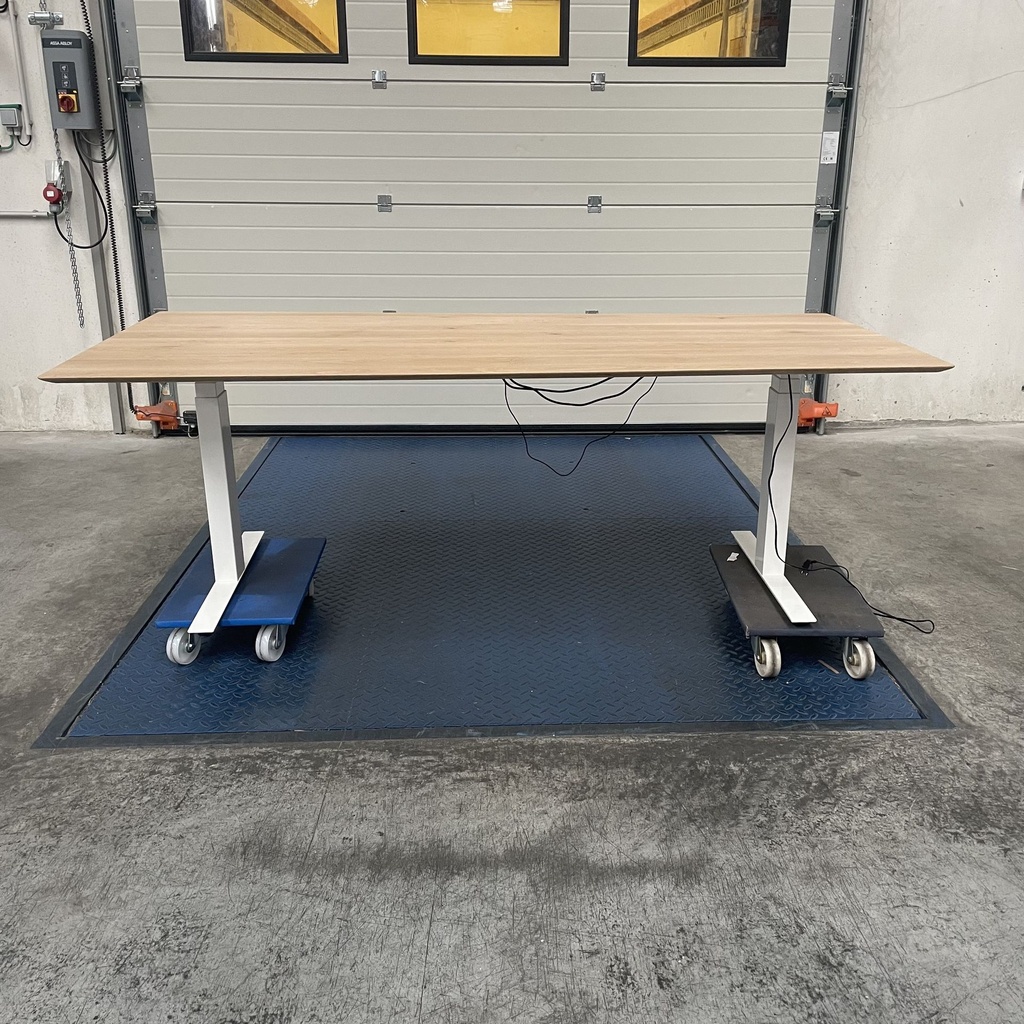 Bok adjustable desk