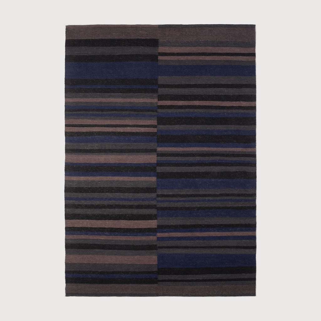 Cobalt kilim rug (250 × 350 cm)