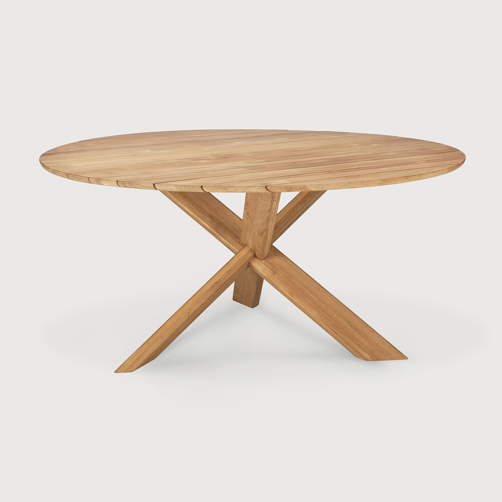 Circle outdoor dining table