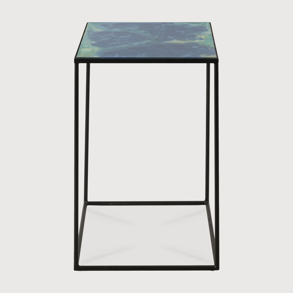 Compact side table 